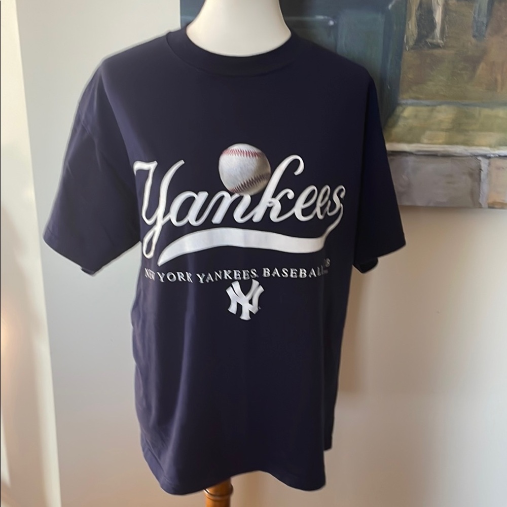 Men’s Medium Yankees Baseball Graphic Tee